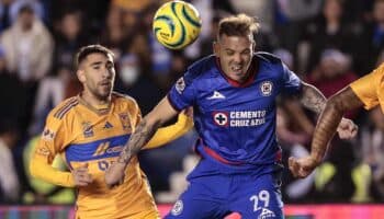 Cruz Azul vence a Tigres y salta al liderato del Clausura