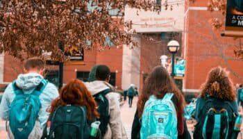 Visa para un sueño: realidades de los jóvenes latinos que quieren estudiar en Francia