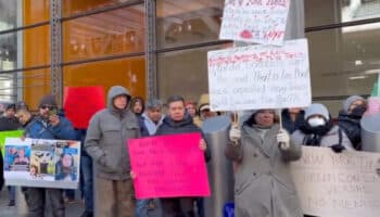 Simpatizantes de AMLO se manifiestan fuera del NYT