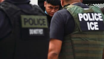 Migrantes han pagado 2 mil mdd para salir de centros detención en EU desde 2017