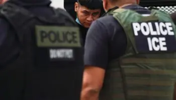 Migrantes han pagado 2 mil mdd para salir de centros detención en EU desde 2017