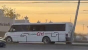 Usan camiones de pasajeros para derrumbar cámaras de seguridad en Tamaulipas