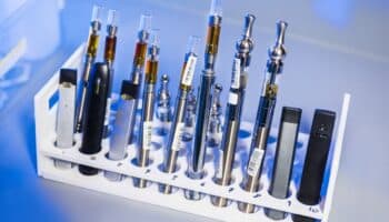 Vapeadores tienen más de 30 sustancias que no declaran: Cofepris | Conoce qué contienen
