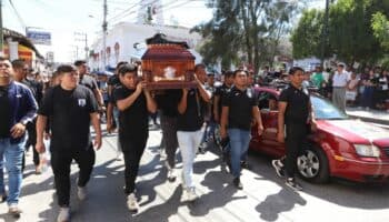 Insiste gobierno de Guerrero que hay dos policías retenidos "de manera voluntaria"