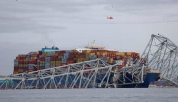 Barco de Baltimore emitió alerta de fallo antes de chocar