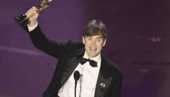 Aristegui en Vivo: Normalistas inician diálogo en Guerrero; polemizan por refinerías; 'Oppenheimer' triunfa en los Oscar y más