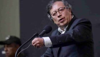 Colombia expulsa a diplomáticos argentinos luego que Milei llamó 'asesino terrorista' a Petro