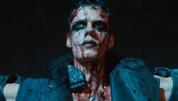 Nueva adaptación de 'El Cuervo' estrena tráiler, pero su director no inspira confianza