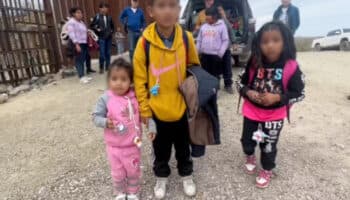 Hermanitos migrantes viajaron de Puebla a NY; ésta fue la entrevista que dieron en Arizona