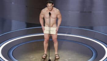 John Cena presenta el Óscar al mejor vestuario desnudo