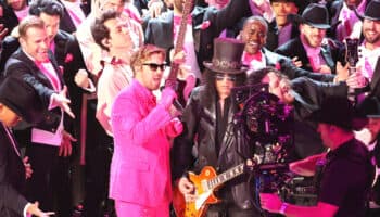 Slash refuerza la Kenergy en los Oscar | Poderosa interpretación de 'I'm Just Ken'