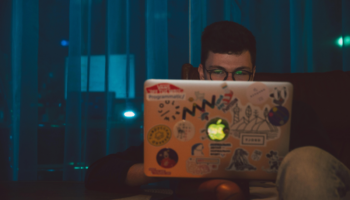 ¿Pasas todo el día sentado? Conoce 5 consejos para abandonar el sedentarismo, según expertos