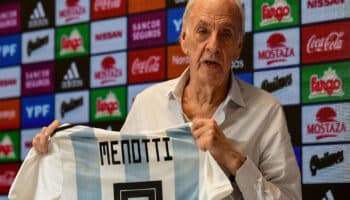 Hospitalizan a César Luis Menotti en Buenos Aires