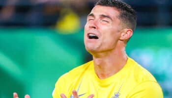 Sacan la roja a CR7 y amaga con golpear al árbitro | Video