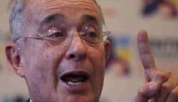 Álvaro Uribe, expresidente de Colombia, irá a juicio por soborno de testigos y fraude procesal