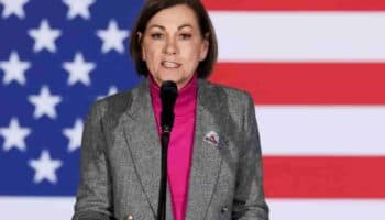 Iowa aprueba ley para arrestar y deportar a migrantes