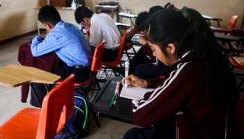 Menos del 60% de los alumnos de nivel básico en México concluyen la secundaria, según análisis