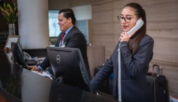 Los latinos en EU siguen enfrentando estereotipos y barreras laborales, dice estudio