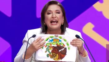 Gálvez promete defender la bandera… y la saca de cabeza