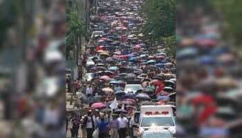 Cerca de 20 mil maestros en Oaxaca entran en huelga indefinida | Video