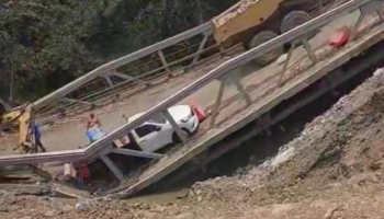 Colapsa puente en Tamazunchale, San Luis Potosí | Videos