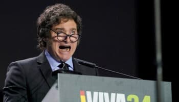 Milei llama corrupta a la esposa de Sánchez; gobierno español exige disculpa