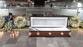 A 3 años de colapso de Línea 12 del Metro, protestan con ataúd