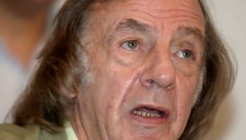Personalidades del futbol argentino se dan cita en el velorio de César Luis Menotti
