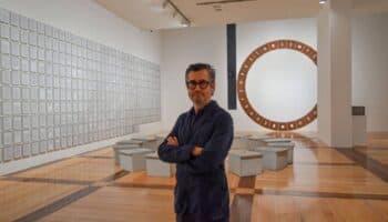 “Mi lugar en las artes visuales consiste en encontrar una manera distinta de escribir o leer”: Jorge Méndez Blake