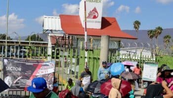 Toma sección 22 de la CNTE planta de Pemex y tiendas departamentales en Oaxaca