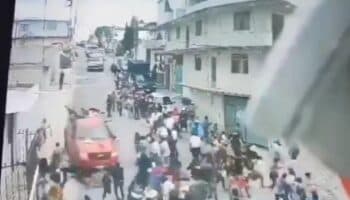 Fuertes imágenes | Camioneta arrolla a una docena de personas en Puebla | Video