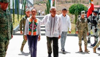 Aristegui en Vivo: Sheinbaum respalda paso de la GN a la Sedena; increpan a ministra Lenia Batres en acto; Slim amplía operaciones petroleras y más...