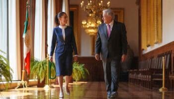 AMLO tacha de 'falso' que haya palomeado a integrantes del gabinete de Sheinbaum: 'No hubo dedazo'