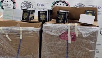 Robaron más de 6,000 pasaportes en blanco; FGR detiene a dos en Tlaxcala