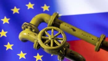 La UE acuerda sancionar la transferencia de gas natural licuado ruso en puertos europeos
