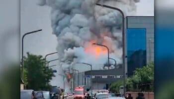 Hallan una veintena de cuerpos en la fábrica de baterías incendiada en Corea del Sur