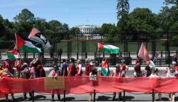 Videos | Manifestantes proPalestina rodean Casa Blanca