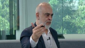 Hay mucha evidencia de que se construye modelo no como el del PRI, pero igualmente autoritario: Figueroa
