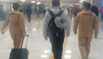 Detienen a pasajero chino con 10 kg de metanfetamina en el AICM