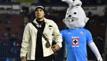 Carlos Salcedo reaparece con Cruz Azul; rescinde contrato