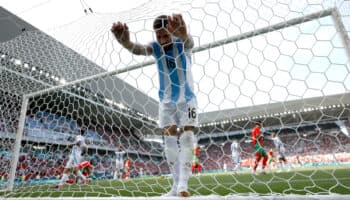 París 2024: Debuta Argentina con derrota, tras disturbios e interrupción de partido | Video