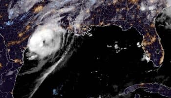 Beryl toca tierra como huracán cerca de Matagorda, en la costa de Texas