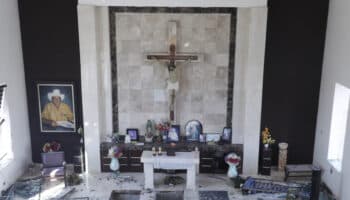 Roban cuerpos y destrozan capilla familiar de líder del Cártel de Sinaloa