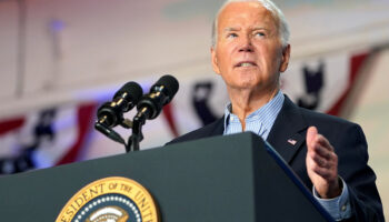 Alex Soros y celebridades de Hollywood celebran renuncia de Biden