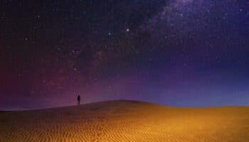 ¿Por qué el universo tiene luz y no es opaco? El telescopio James Webb podría responderlo