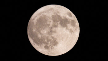 Cuándo y cómo ver la Luna azul de agosto