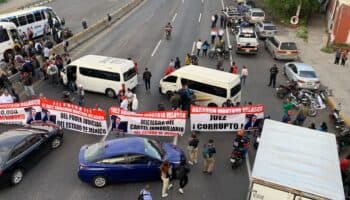 Manifestantes bloquean carretera México-Pachuca