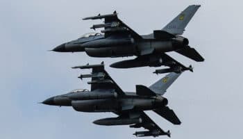 Zelenski despliega aviones de combate F-16 entregados por Estados Unidos