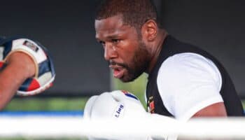 Floyd Mayweather anuncia su regreso