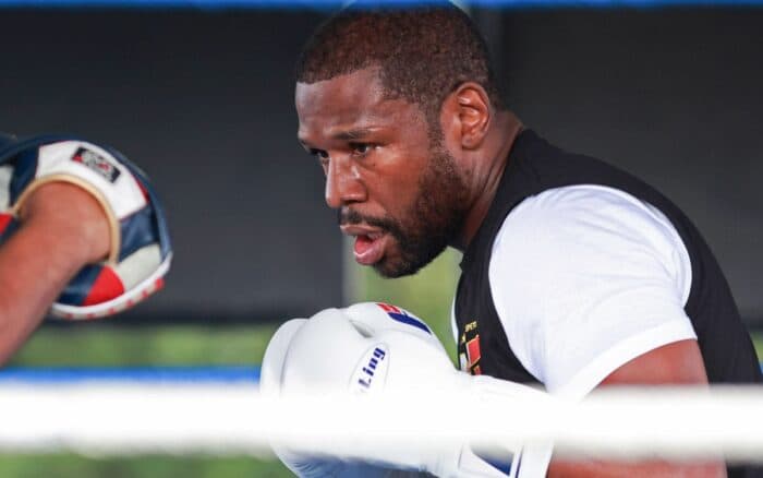 Floyd Mayweather anuncia su regreso